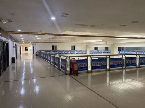 2023年7月,東盟農(nóng)特產(chǎn)品交易中心三樓只有零星幾家做直播業(yè)務(wù)的茶葉公司,沒(méi)有發(fā)現(xiàn)中廣通公司的痕跡。(   /圖)